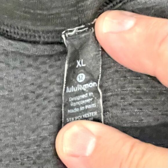 Lululemon Vented T Shirt with graphic design. Charcoal. Size XL - Picture 3 of 5